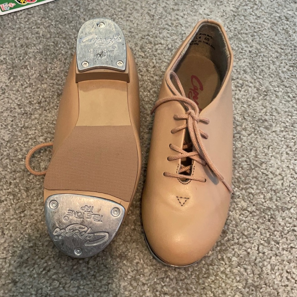 Girls Capezio tap shoes size 2.5.